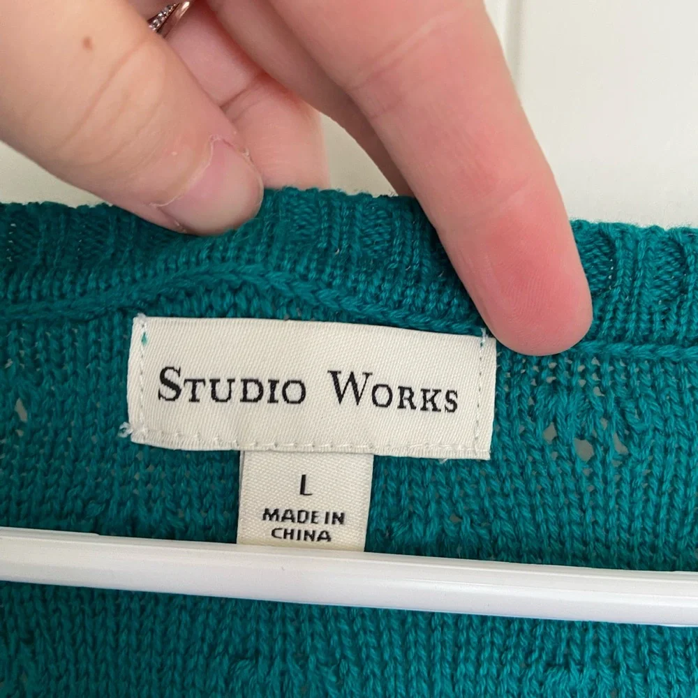 NWOT Studio Works women’s teal dotted‎ knit v-neck sweater large
